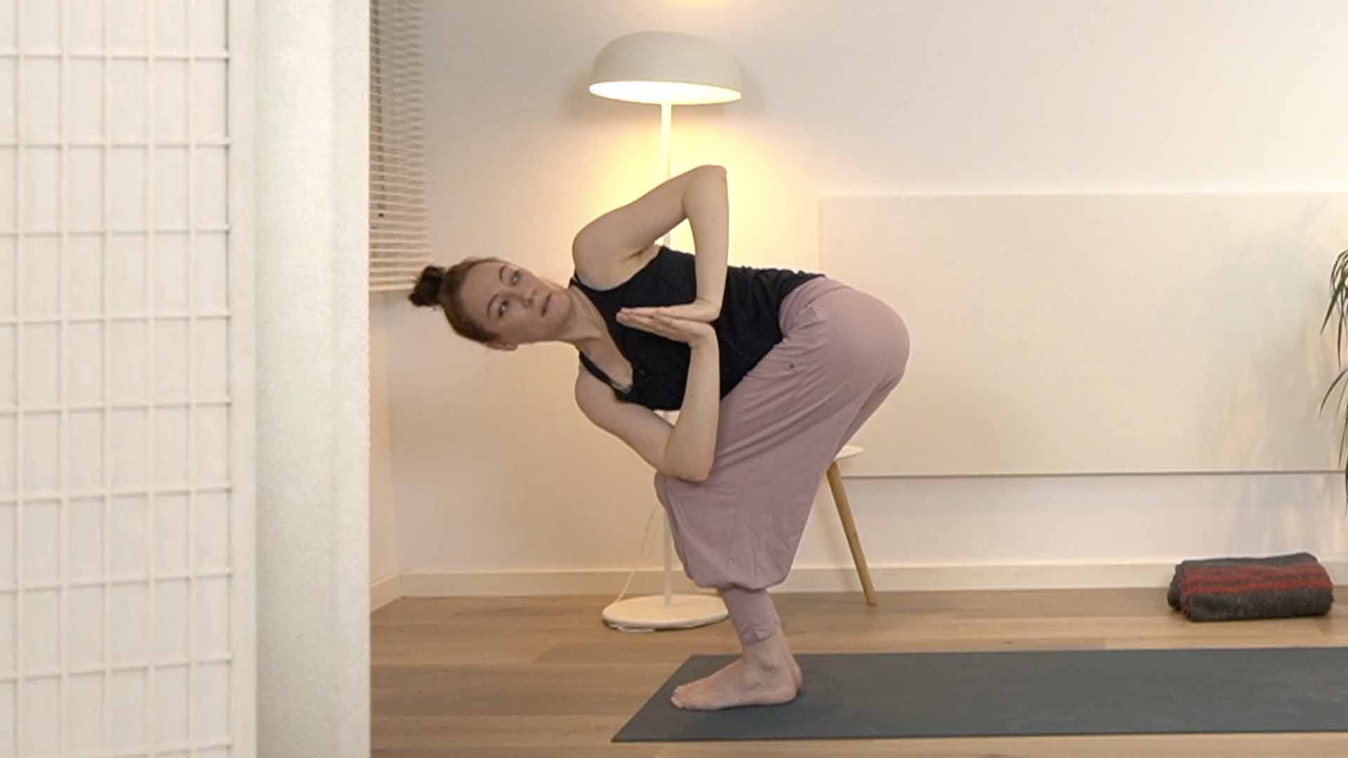 clase de yoga para mejorar la concentración